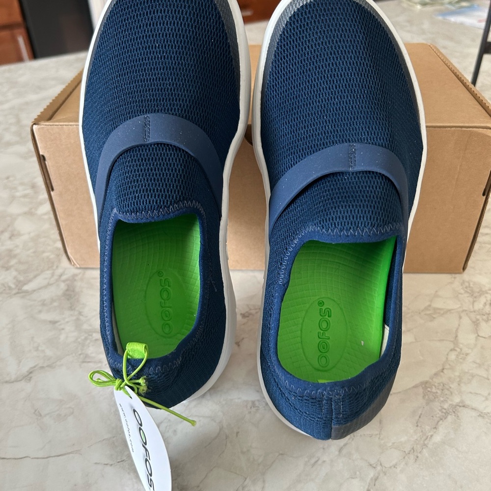 OOFOS Women’s OOMG low mesh size 9 NIB